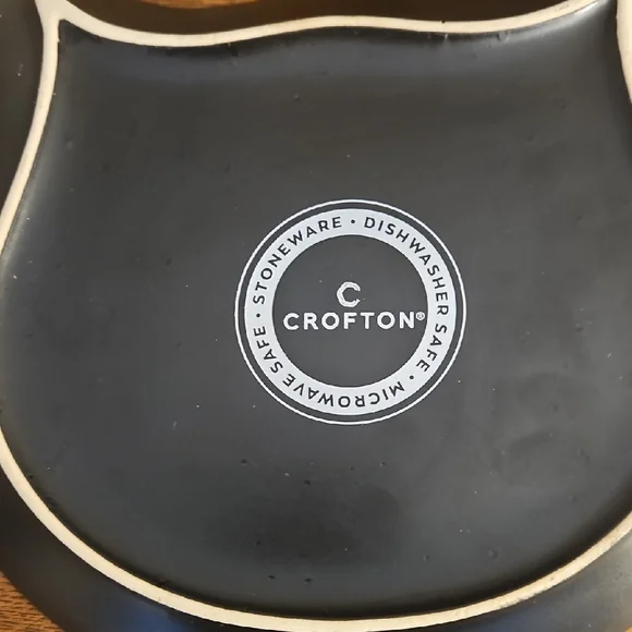 Croton Stoneware Black Midnight Cat Silhouette Plate. - Picture 2 of 3